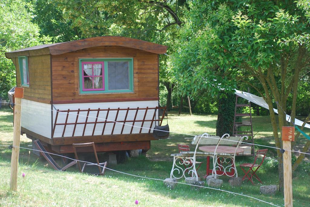 Maison D'Hotes Ainsi Soie T-Il Combovin Habitación foto